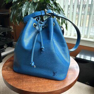 LOUIS VUITTON Epi Petit Noe Shoulder Bag Toledo Blue